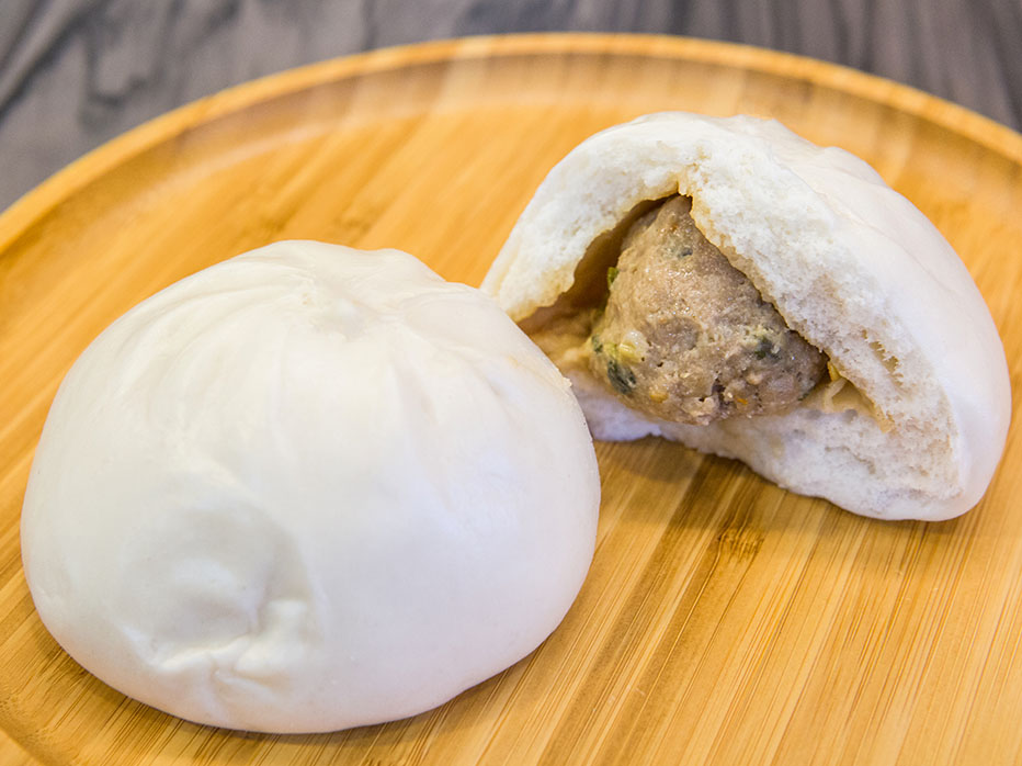 Baozi (bun with fillings)