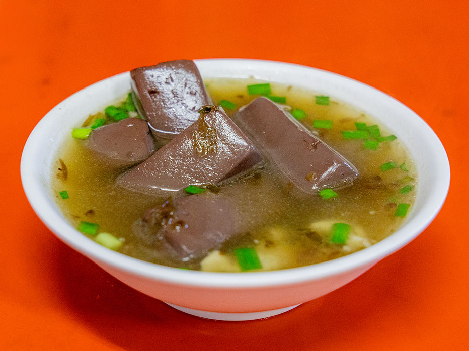 Pig blood curd soup