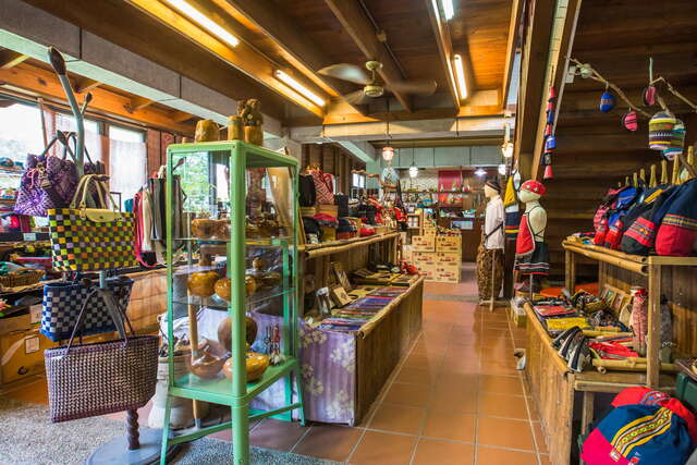 馬太鞍休閒農業區中，也有販賣許多原民商品