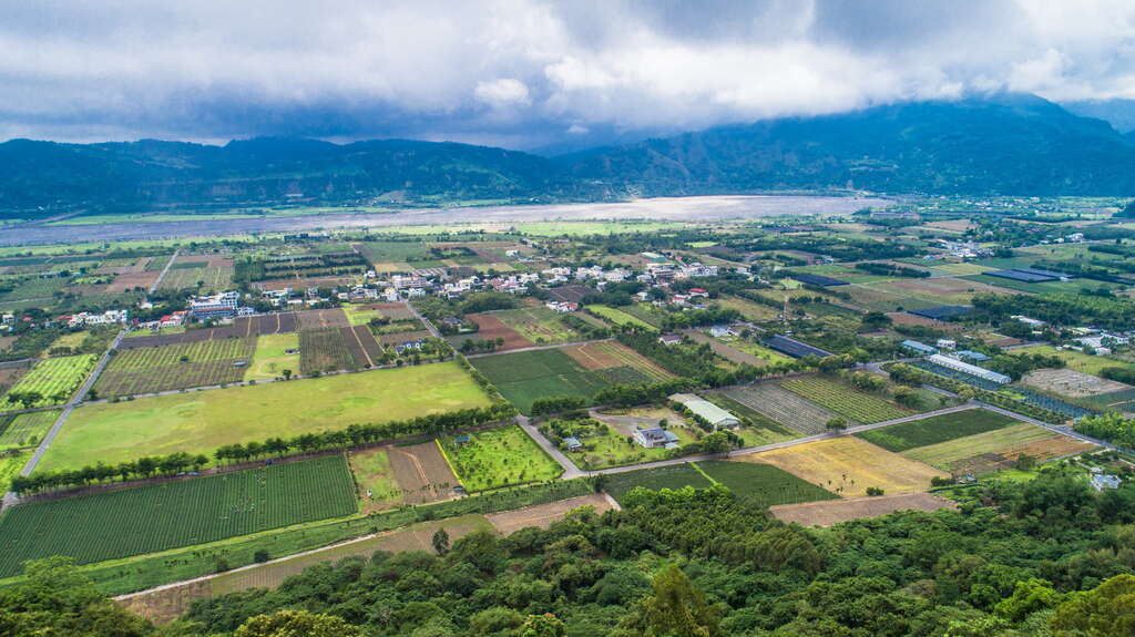在高處向下俯瞰整個龍田台地的景色