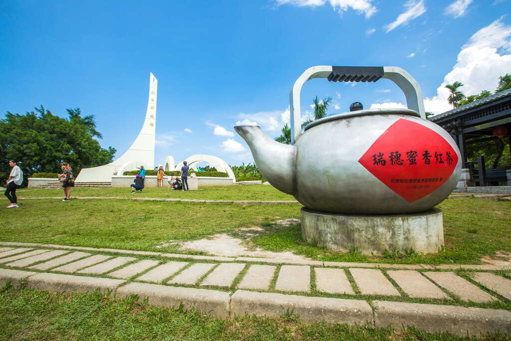 巨大茶壺造型的裝置藝術