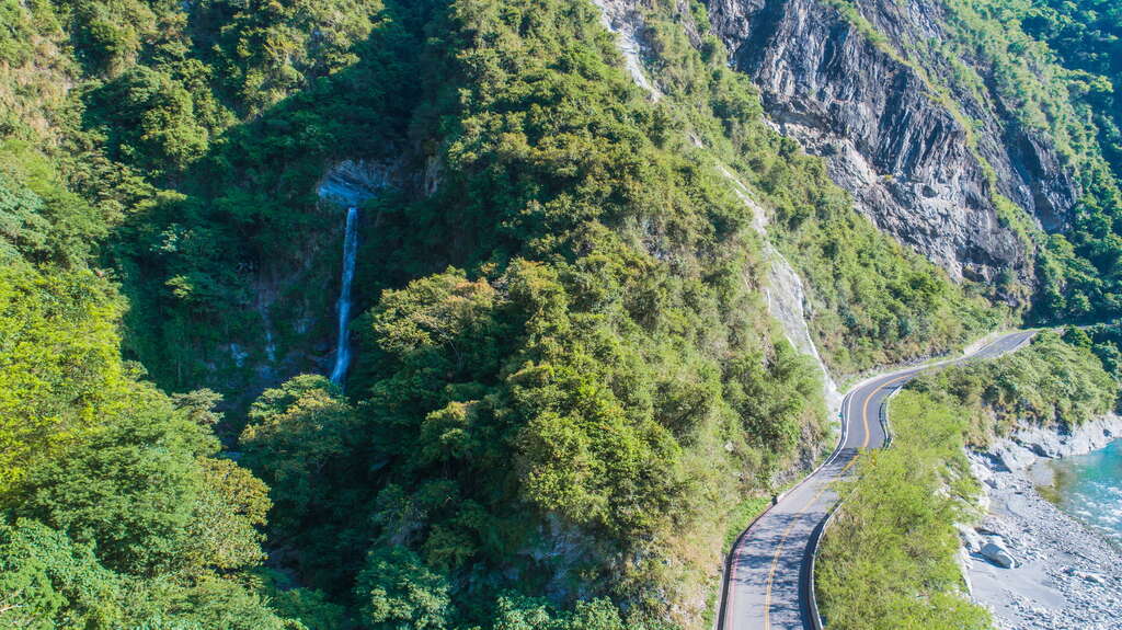 從玉里鎮沿著台30號公路往西走