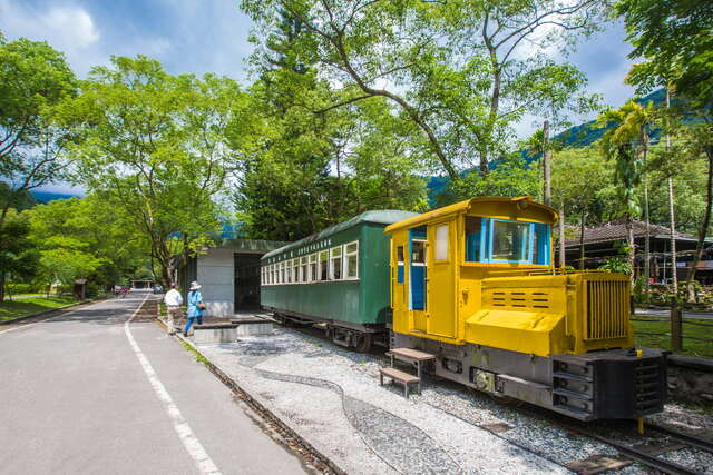 当時の木材運搬鉄道と列車を保存。