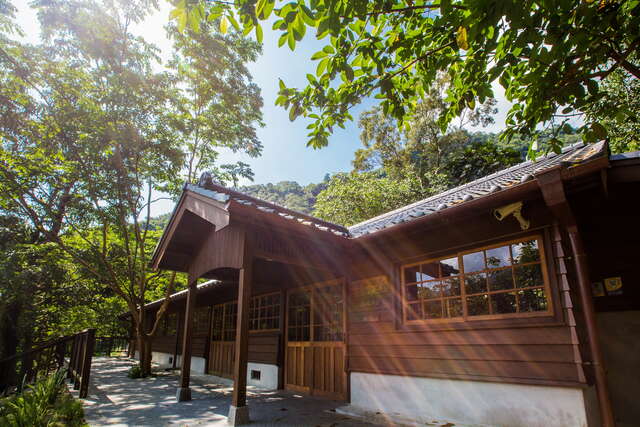 日本式ヒノキ建築群が大規模に残っています。