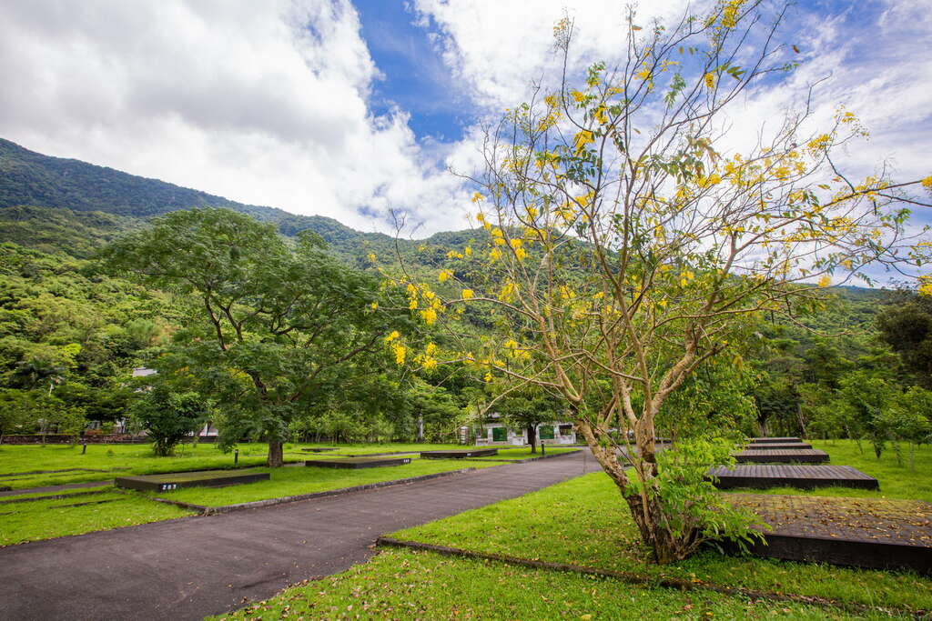 鳳凰山莊(賽斯村)