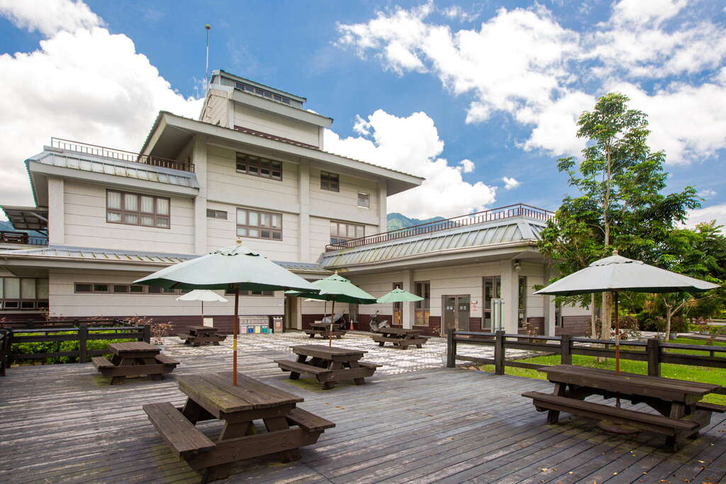 羅山遊客中心的戶外咖啡座
