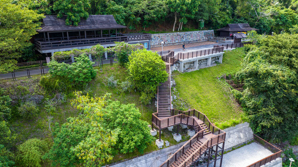 關山縱觀日月亭