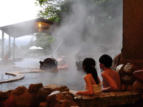 Enjoy hot springs with the quintuple and domestic travel stimulus vouchers.