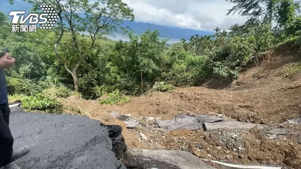 金針花受損！赤柯山道路地基流失2周搶通_3