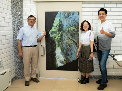 10_「慢速風景～花東攝影札記」 攝影 展_作品_仰望太魯閣峽谷