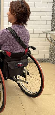 12_考量輪椅族看展視角的不同本次攝影展特別於潭北親水公園公廁無障礙廁間，展出符合輪椅組視角之作品。