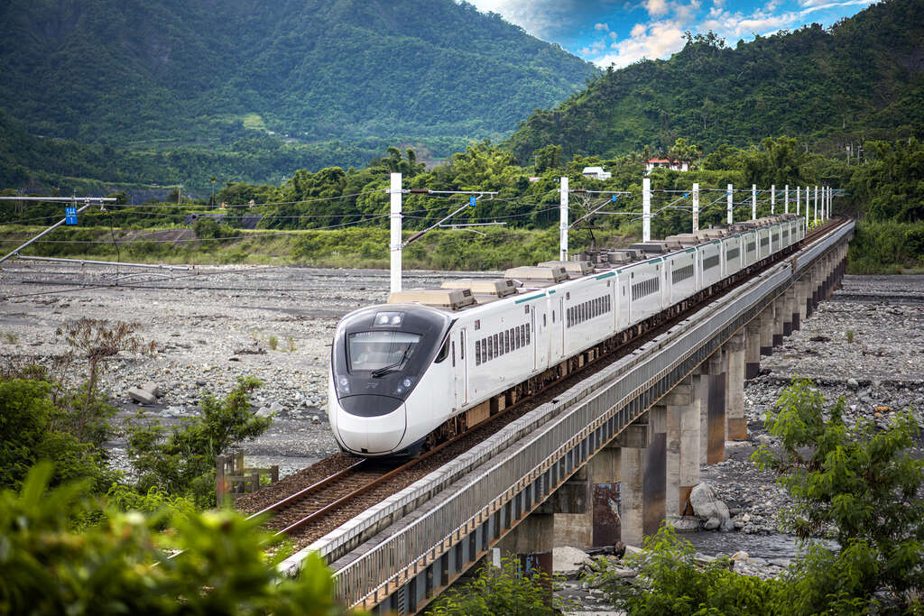 【中興崗哨】捕捉新自強號3000畫面