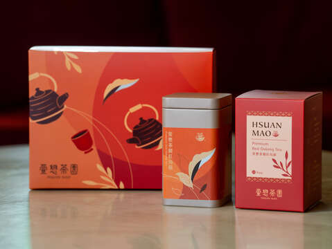 萱懋茶園以茶葉與茶壺意象為禮盒設計包裝