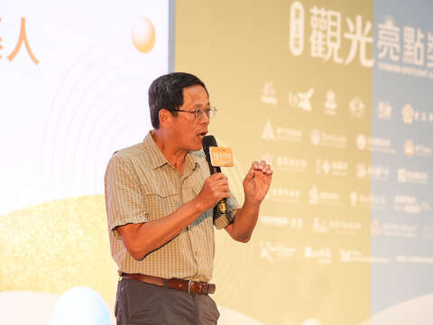 第2屆「觀光亮點獎」評審團召集人劉克襄說明舉辦亮點獎的核心精神