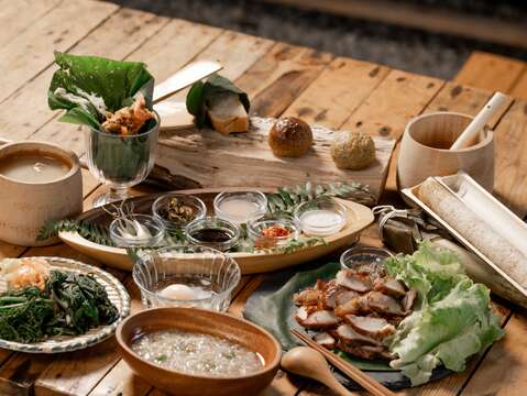 月光下耕吧樹洞餐桌