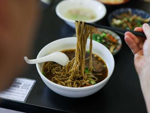 圖5-鹿野天來茶園茶香牛肉麵