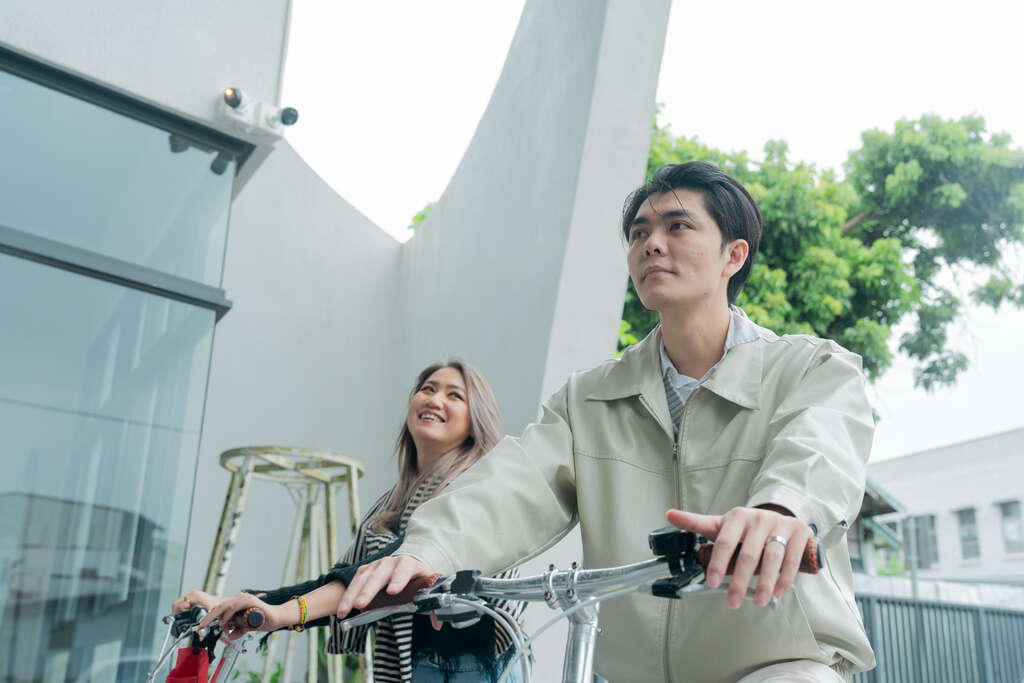 圖2-以電輔車串連春、夏、秋、冬四季限定行程，旅客在導覽節奏中穿梭玉里的田野、老街與山林，以低碳方式體驗縱谷慢生活。