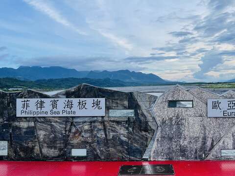 圖3-以電輔車串連春、夏、秋、冬四季限定行程，旅客在導覽節奏中穿梭玉里的田野、老街與山林，以低碳方式體驗縱谷慢生活。