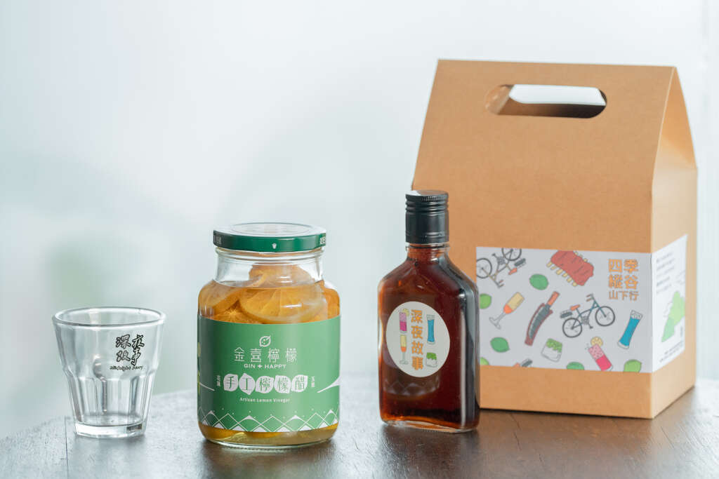 圖4-沿途集章的印記最終收進「玉里四季故事禮盒」裡，旅客能把旅途中遇見的人情與季節風景，以及在金喜檸檬完成的手作體驗，一起帶回家。