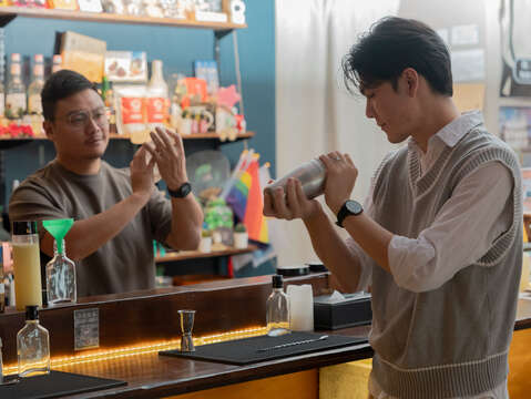 圖6-沿途集章的印記最終收進「玉里四季故事禮盒」裡，旅客能把旅途中遇見的人情與季節風景，以及在金喜檸檬完成的手作體驗，一起帶回家。