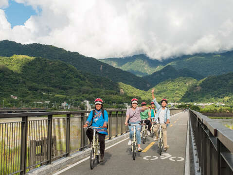 玉富自行車道(歐亞菲板塊交界處)