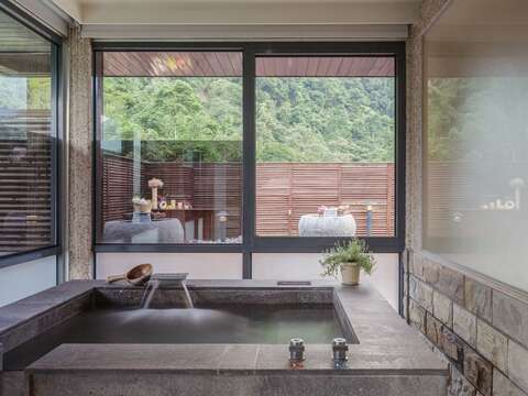 圖4-無論春賞花、夏賞螢或是暖湯洗禮，內灣尖石都是實踐四季泡湯生活的首選之地。(參山處提供)