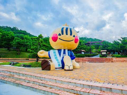 圖3-四重溪擁有「可飲可浴」的鹼性碳酸氫鈉泉，泉質溫潤清澈且不刺激。（大鵬灣管理處提供）