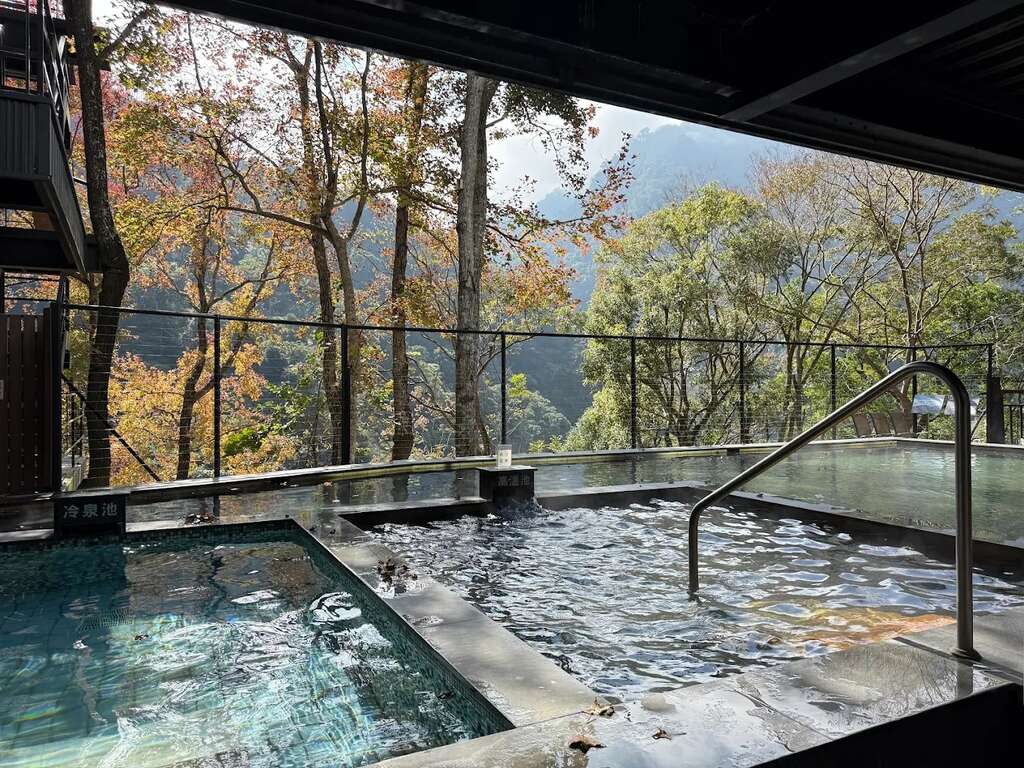 圖3-泰安具備水質乳白透明、觸感細緻的弱鹼性碳酸泉，是深受女性旅人喜愛的頂級「美人湯」。（參山管理處提供）