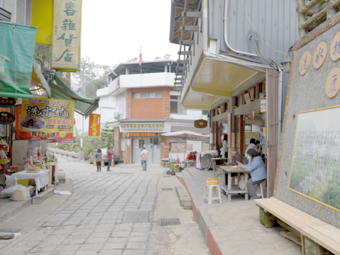 圖5-走訪洗水坑清安豆腐街，品嚐由純淨山泉水手工製作的各式豆腐料理。S