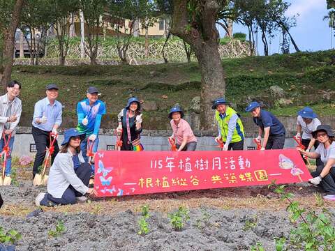 縱管處與農業部林業及自然保育署花蓮分署玉里工作站、花蓮縣瑞穗鄉公所及花蓮縣瑞穗鄉鶴岡國小等合照(1)