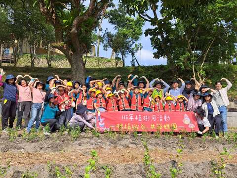 縱管處與農業部林業及自然保育署花蓮分署玉里工作站、花蓮縣瑞穗鄉公所及花蓮縣瑞穗鄉鶴岡國小等合照(2)