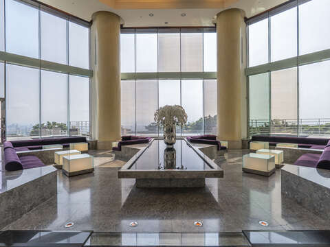 圖2-站在大肚山巔鳥瞰台中盆地的壯闊市景，感受城市喧囂與自然寧靜交界的獨特距離感。(參山管理處提供)