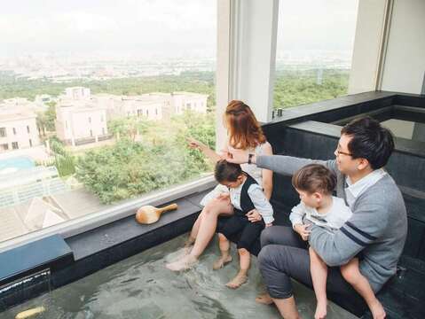 圖3-pH 值 8.1 的純淨碳酸氫鈉泉，洗後肌膚滑順細緻，享有「美姬湯」之盛名，最適合春季作為日常身體保養，讓暖意由內而外溫柔甦醒。（來源：台中市政府）