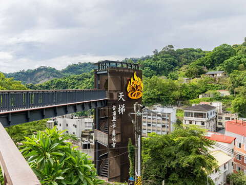 圖2-見證台灣七景之一的「水火同源」，天然氣與泉水共生不滅，更是旅人來到山城必拍的打卡熱點。(圖片來源：臺南旅遊網）