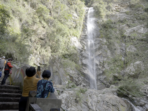 圖4-挑戰免入山證即可探訪的八通關古道段，這份世界級的步道資源與溫泉行程結合，展現東埔深度旅遊的高含金量與多樣性。