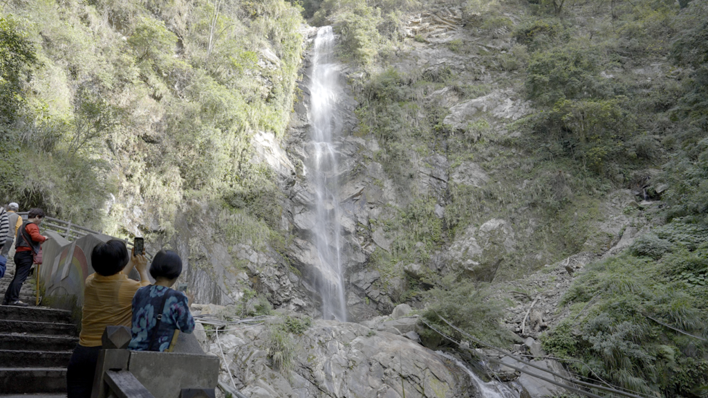 圖4-挑戰免入山證即可探訪的八通關古道段，這份世界級的步道資源與溫泉行程結合，展現東埔深度旅遊的高含金量與多樣性。