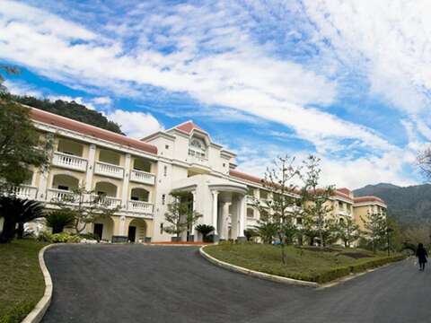 圖1-南投北港溪溫泉榮獲 2025 台灣好湯「五大優質服務好湯金獎」及「五大 CP 值最優好湯」。（參山管理處提供）