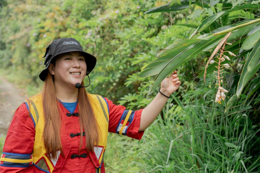 跟著「Funsis」的步伐，透過香氣、民族植物與部落日常，慢慢走上那條回家的路。