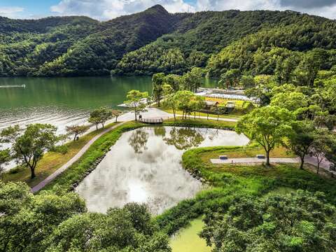 為守護這片花蓮最大的內陸湖泊，縱管處導入嚴謹的監測系統及水質淨化計畫。