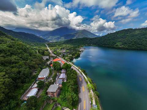 Liyu Lake Scenery