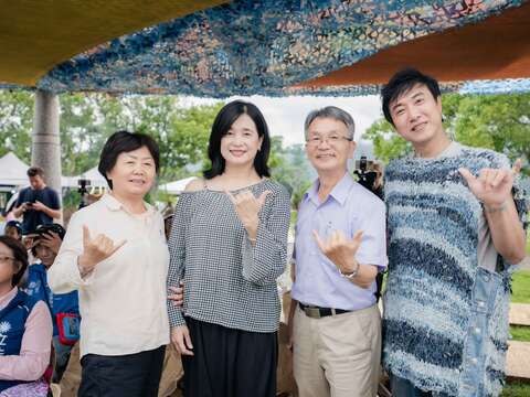 花東縱谷觀光圈聯盟總召集人李數姹、交通部觀光署陳玉秀署長、縱管處許宗民處長、美食節目主持人陳鴻