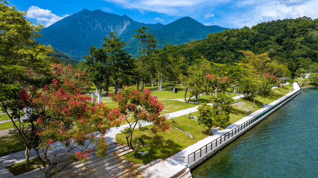 縱管處持續優化鯉魚潭旅遊環境，圖為鯉魚潭潭北步道