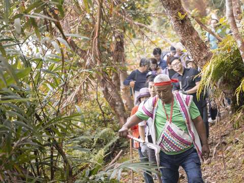 02. Follow Bunun hunters into the mountains