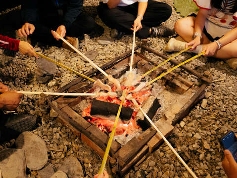 06. Gather around the hearth and experience the warmth of Bunun